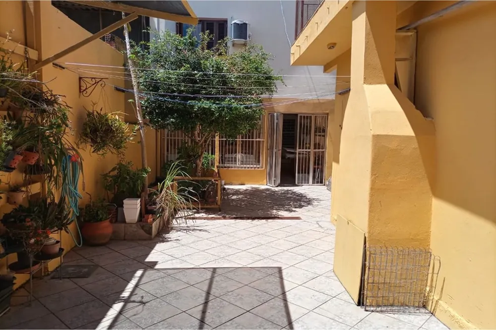 Casa para venda no bairro Vila Ipiranga em Porto Alegre