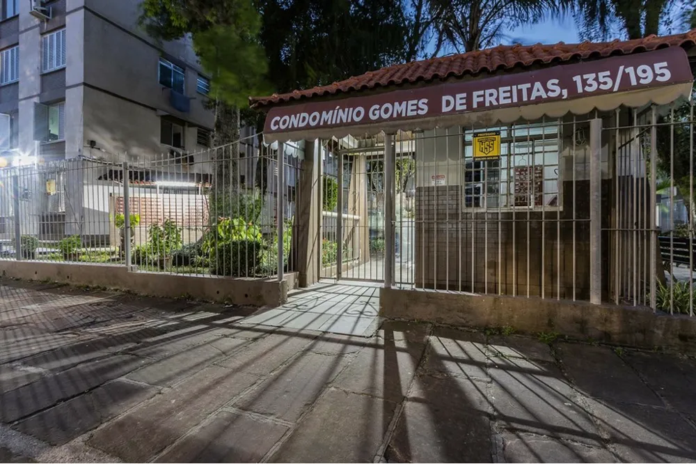 Apartamento para venda no bairro Vila Ipiranga em Porto Alegre