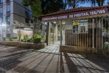 Apartamento para venda no bairro Vila Ipiranga em Porto Alegre