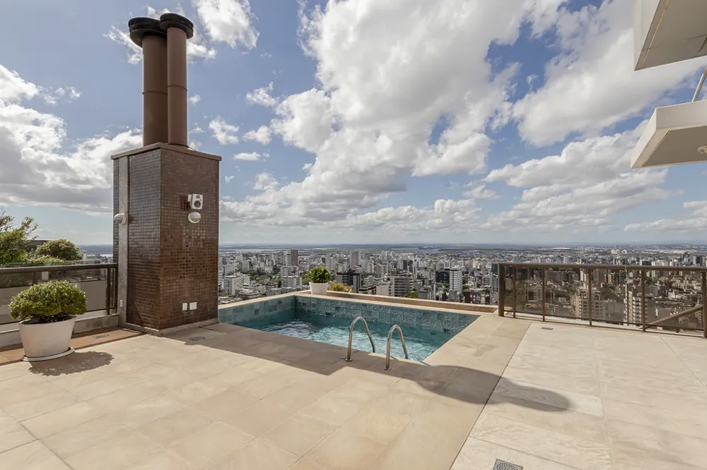Triplex para venda no bairro Bela Vista em Porto Alegre