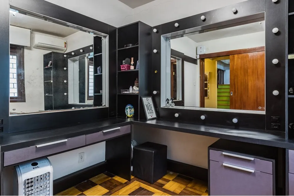 Casa para venda no bairro Vila Ipiranga em Porto Alegre