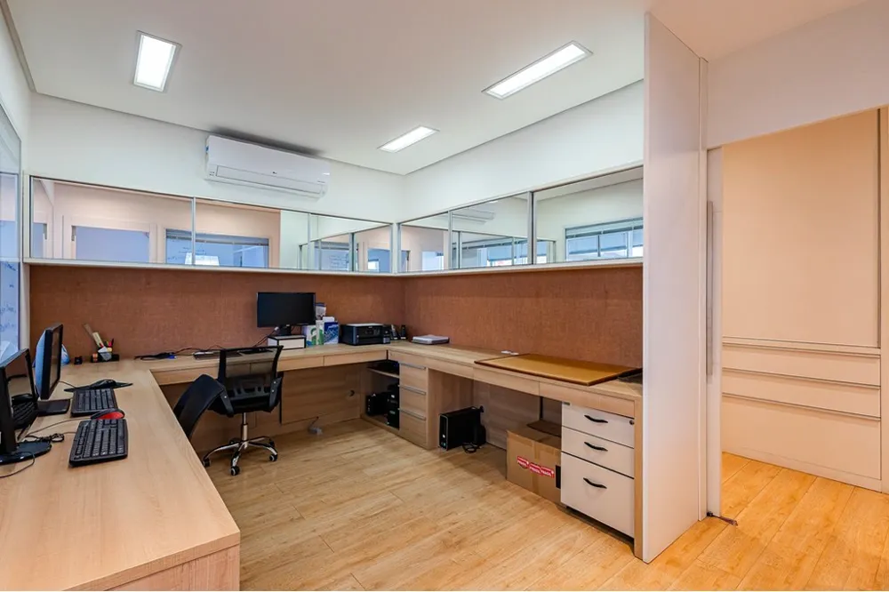 Sala para venda no bairro Chácara das Pedras em Porto Alegre