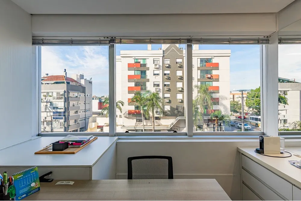 Sala para venda no bairro Chácara das Pedras em Porto Alegre