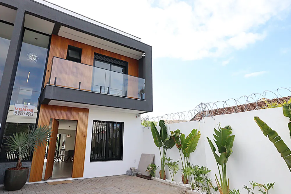 Casa em Condomínio para venda no bairro São Sebastião em Porto Alegre