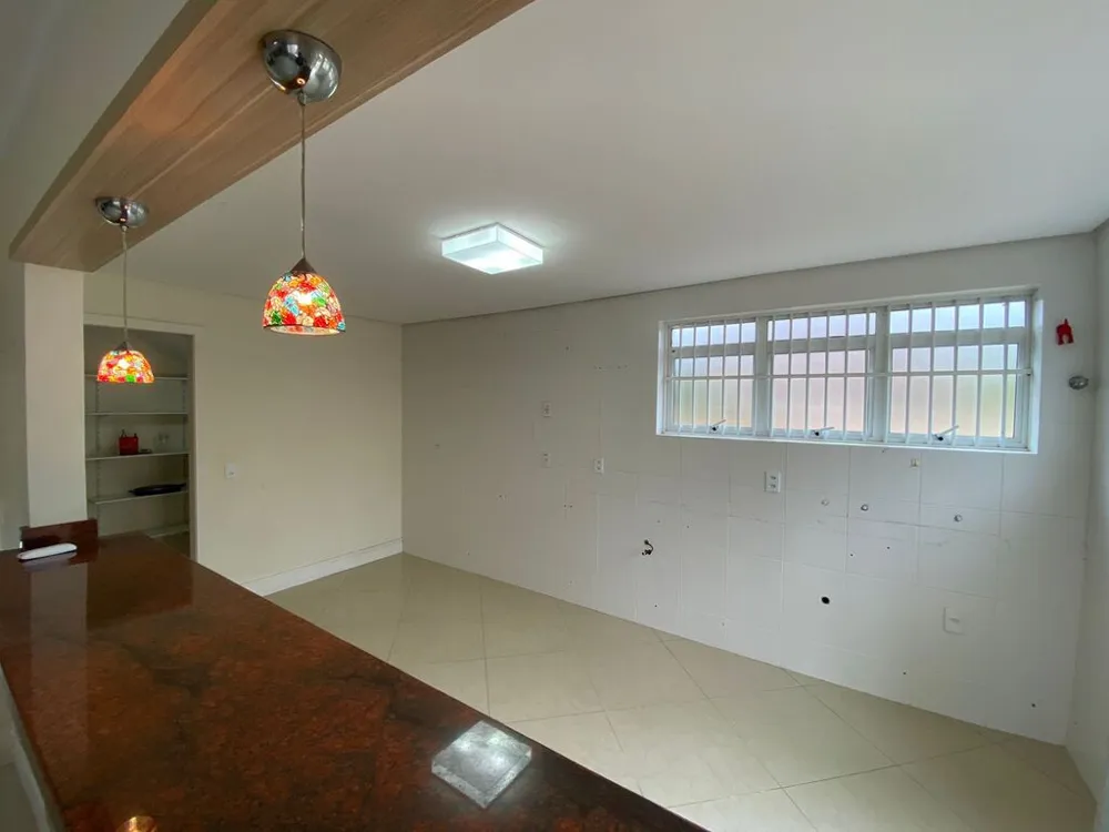 Casa para venda no bairro Chácara das Pedras em Porto Alegre