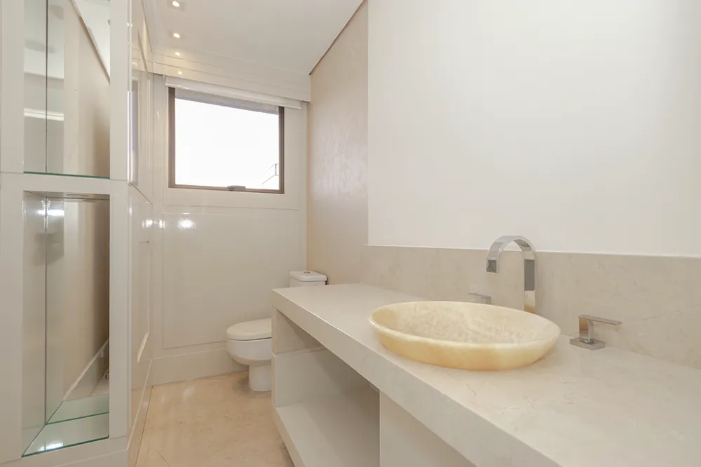 Triplex para venda no bairro Bela Vista em Porto Alegre
