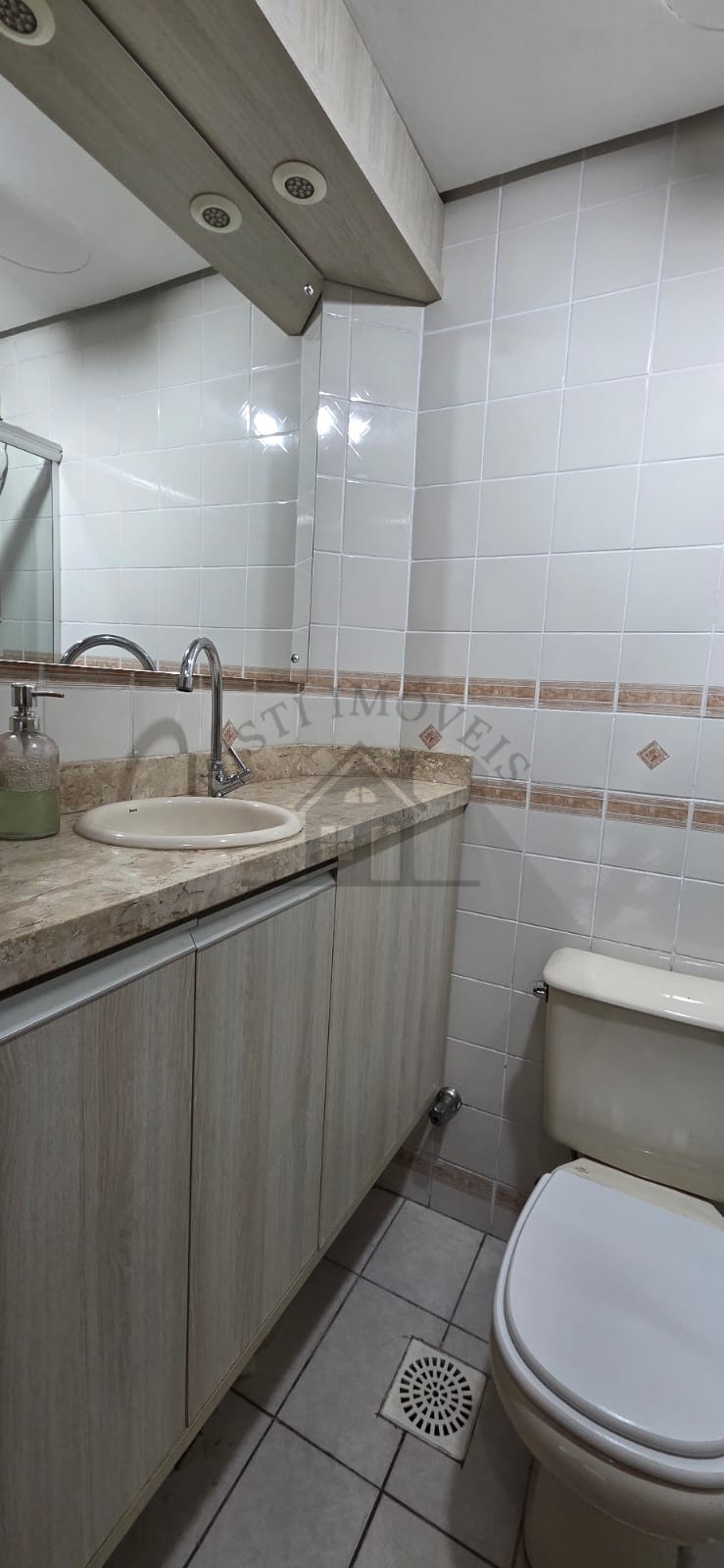 Casa 3 quartos para Venda no bairro JARDIM SABARÁ em Porto Alegre