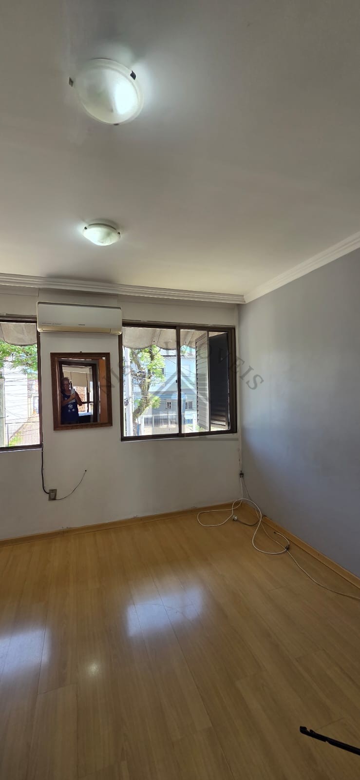 Casa 3 quartos para Venda no bairro JARDIM SABARÁ em Porto Alegre