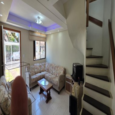 Casa 3 quartos para Venda no bairro JARDIM SABARÁ em Porto Alegre