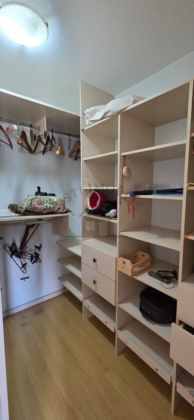 Casa 3 quartos para Venda no bairro JARDIM SABARÁ em Porto Alegre