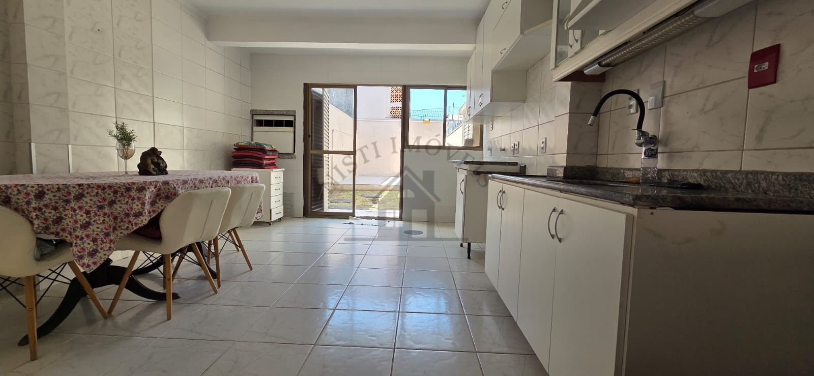 Casa 3 quartos para Venda no bairro JARDIM SABARÁ em Porto Alegre