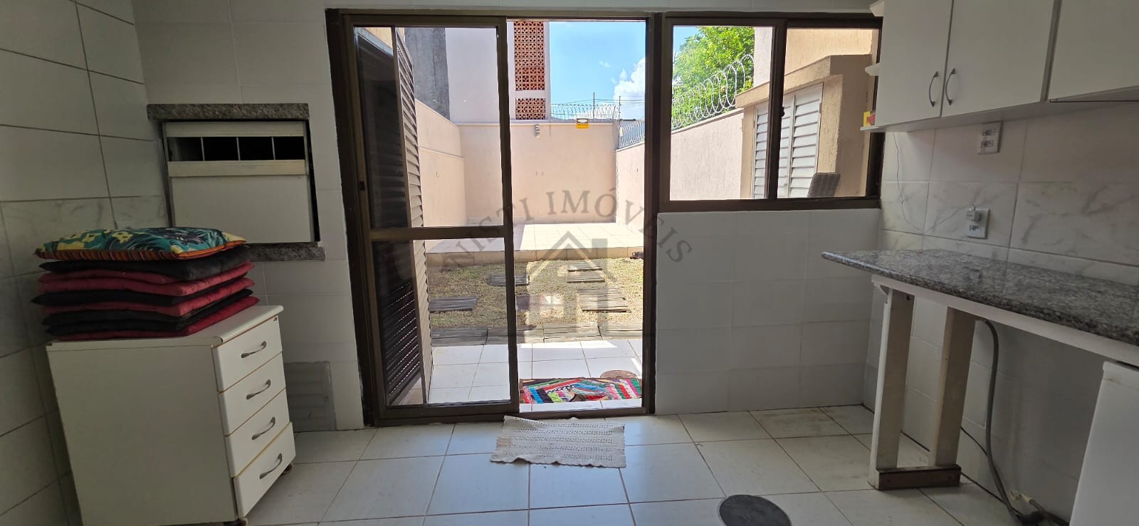 Casa 3 quartos para Venda no bairro JARDIM SABARÁ em Porto Alegre