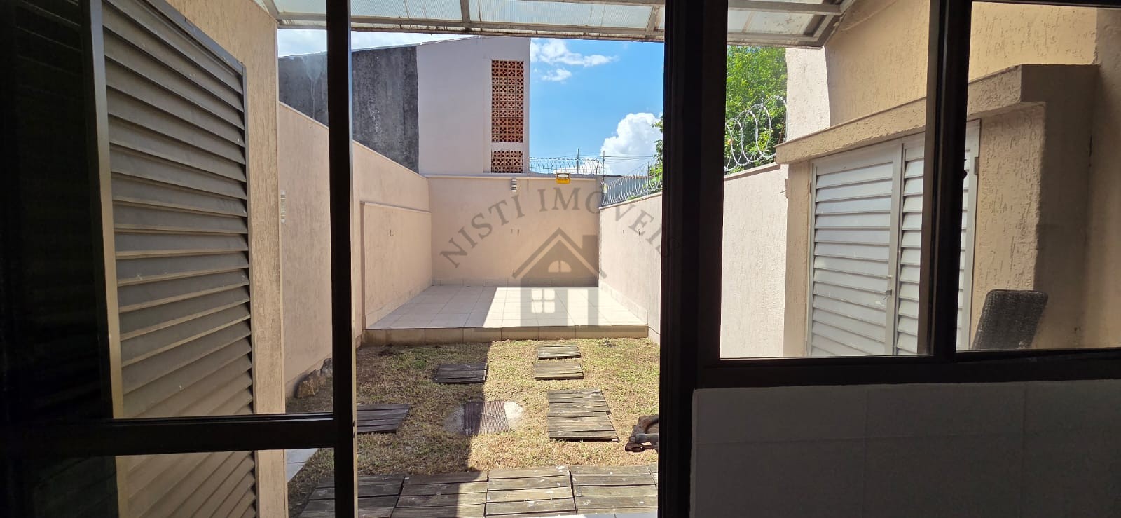 Casa 3 quartos para Venda no bairro JARDIM SABARÁ em Porto Alegre
