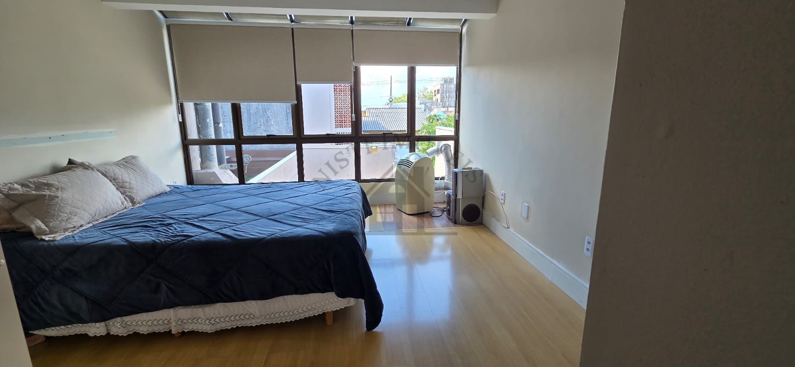 Casa 3 quartos para Venda no bairro JARDIM SABARÁ em Porto Alegre