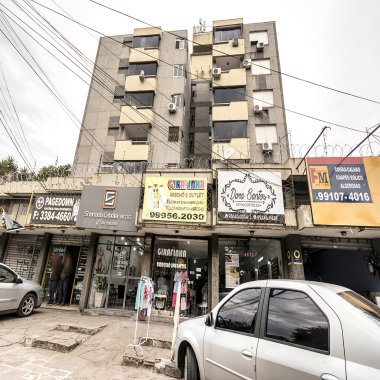 LOJA COMERCIAL COM QUARTO, COZINHA E BANHEIRO