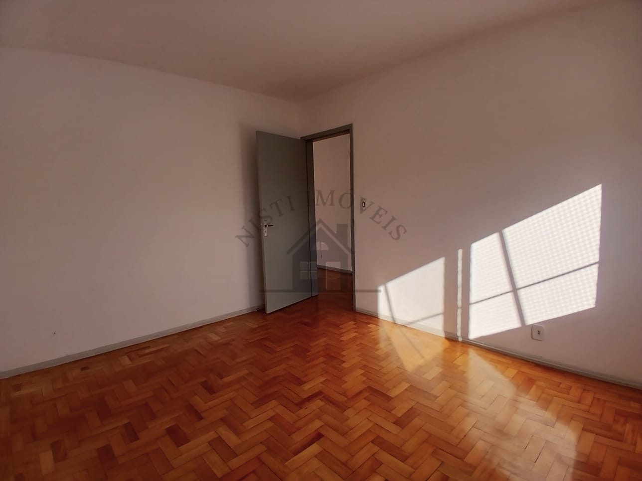 Apartamento 2 quartos para Venda no bairro Vila Ipiranga em Porto Alegre