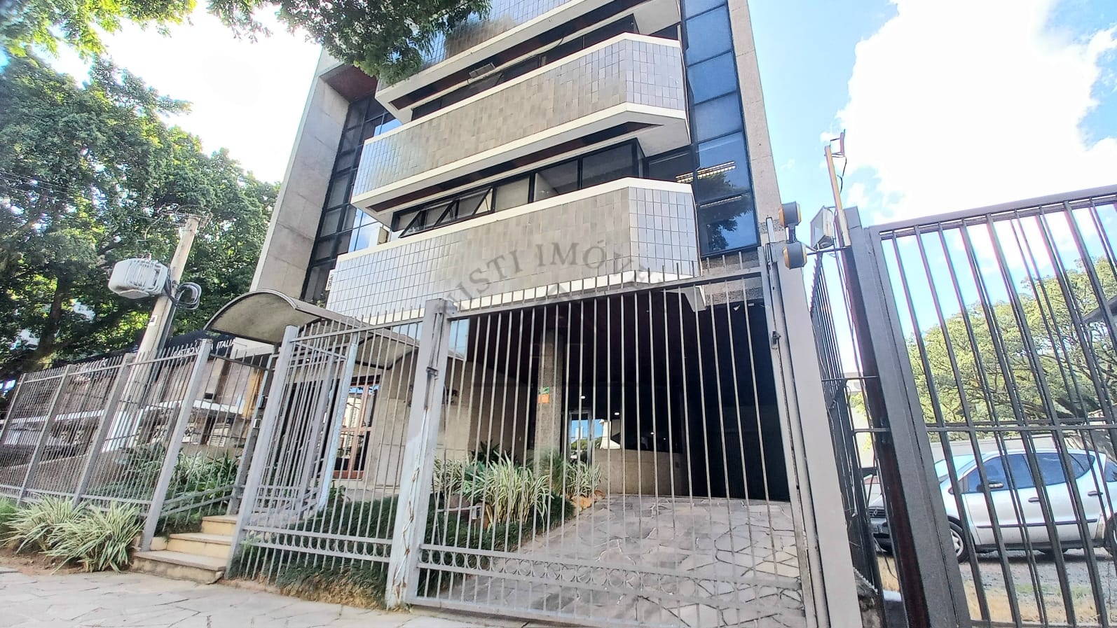 SALA COMERCIAL - BAIRRO NOBRE DE PORTO ALEGRE