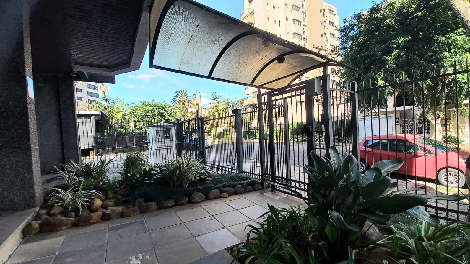 SALA COMERCIAL - BAIRRO NOBRE DE PORTO ALEGRE