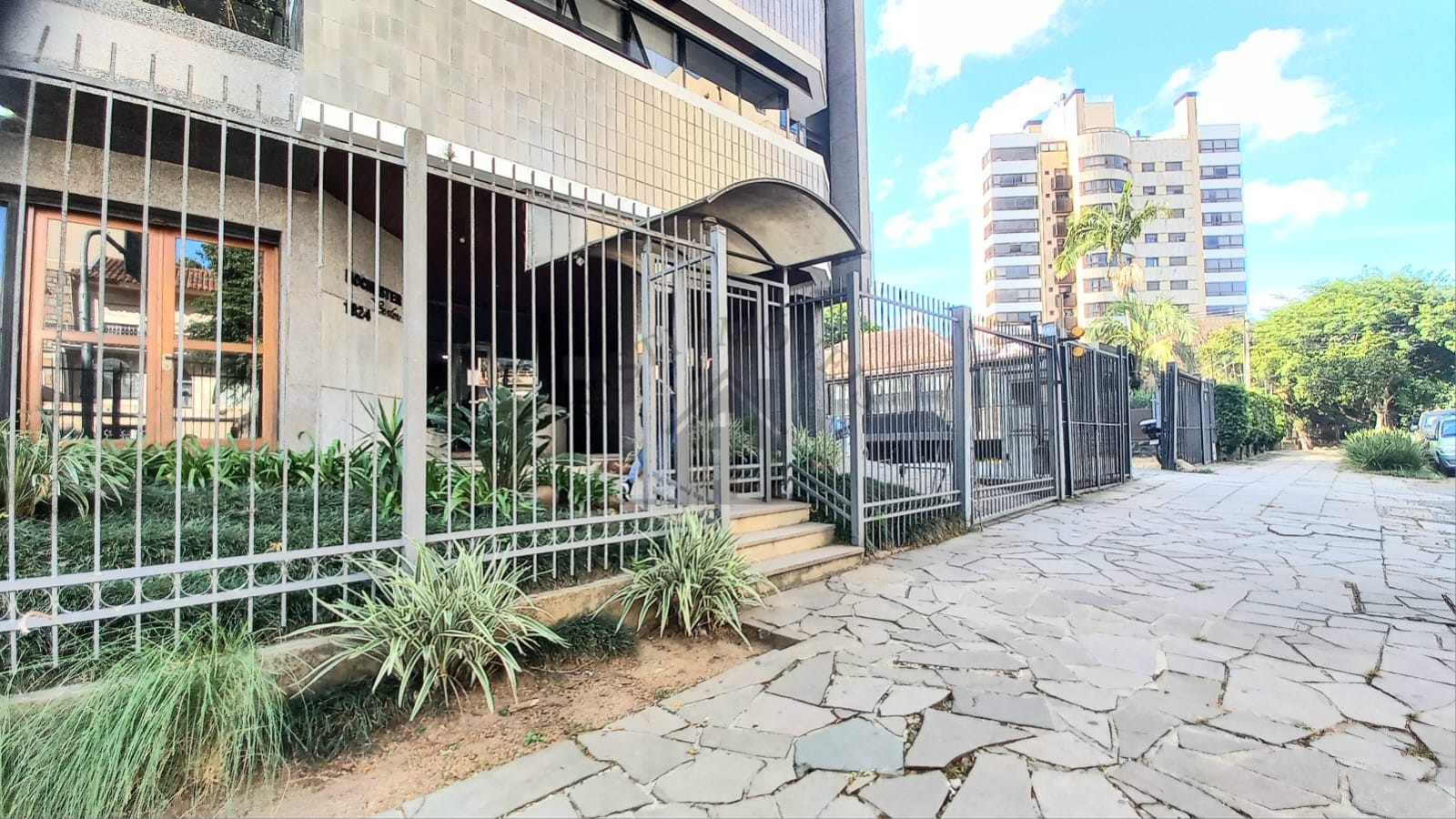 SALA COMERCIAL - BAIRRO NOBRE DE PORTO ALEGRE