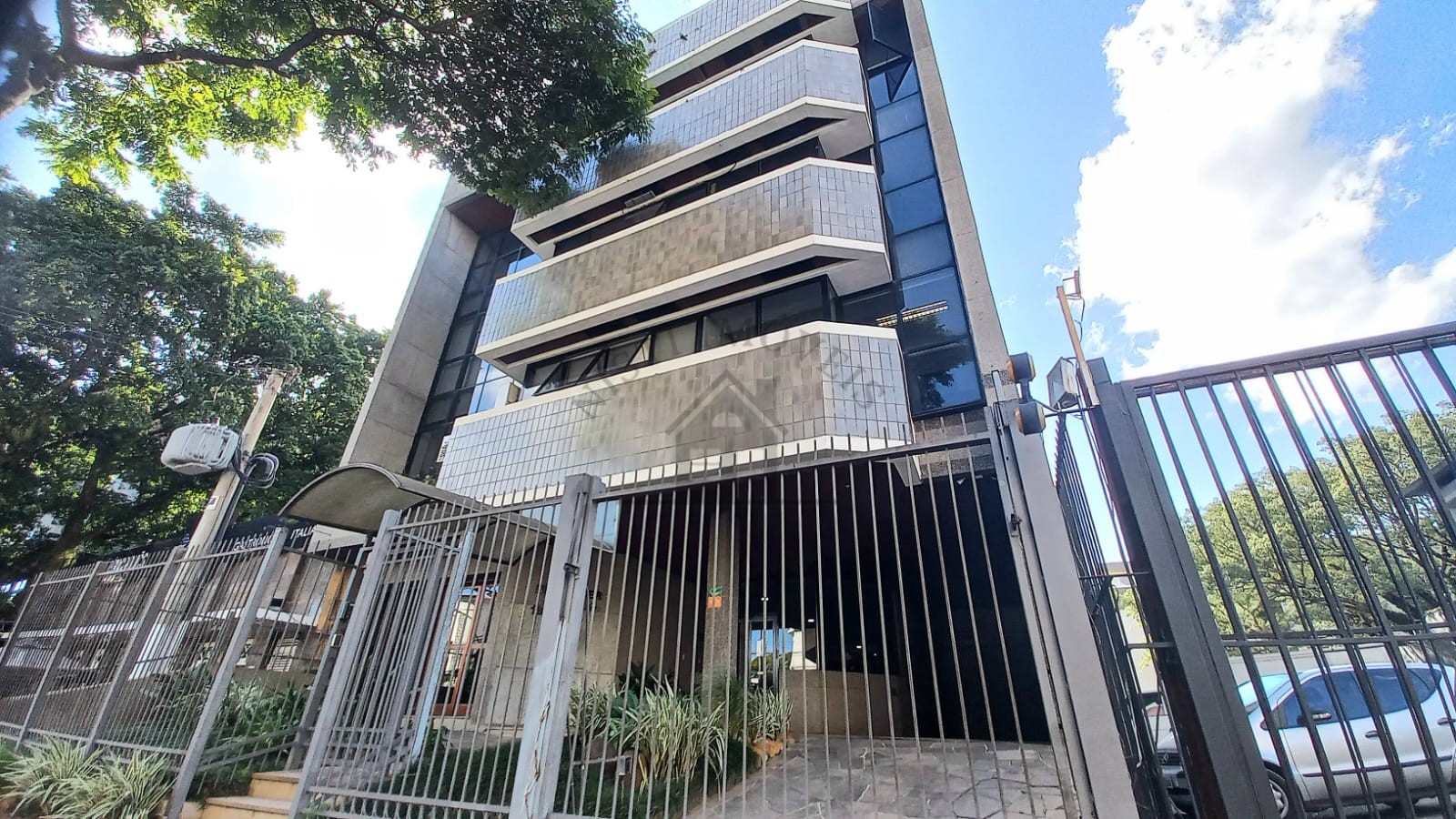 SALA COMERCIAL - BAIRRO NOBRE DE PORTO ALEGRE