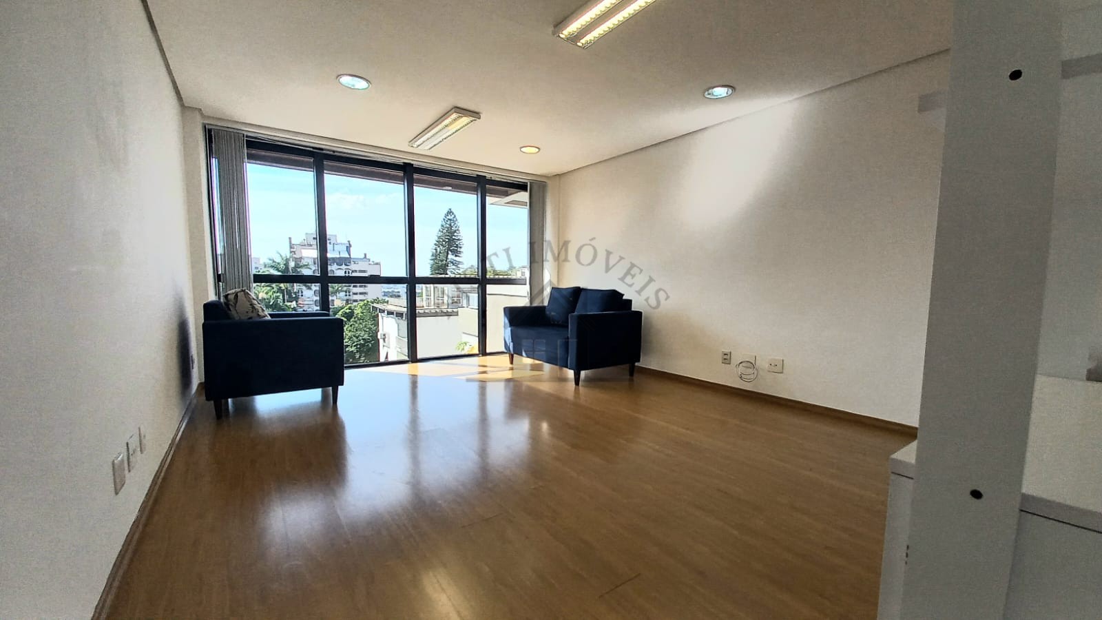 SALA COMERCIAL - BAIRRO NOBRE DE PORTO ALEGRE