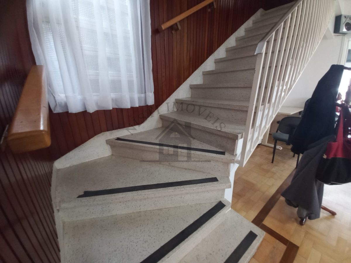 Casa 6 quartos para Venda no bairro Jardim São Pedro em Porto Alegre