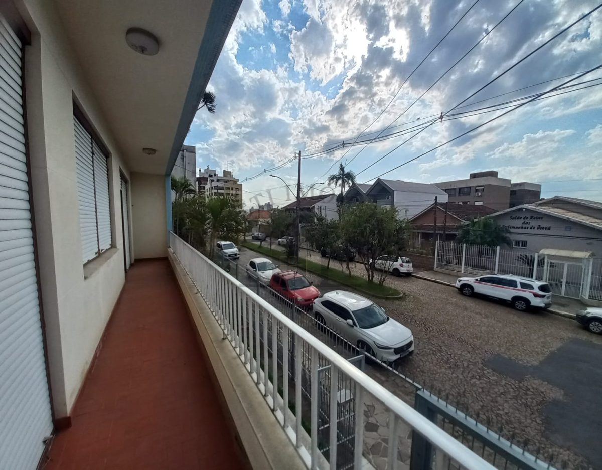 Casa 6 quartos para Venda no bairro Jardim São Pedro em Porto Alegre