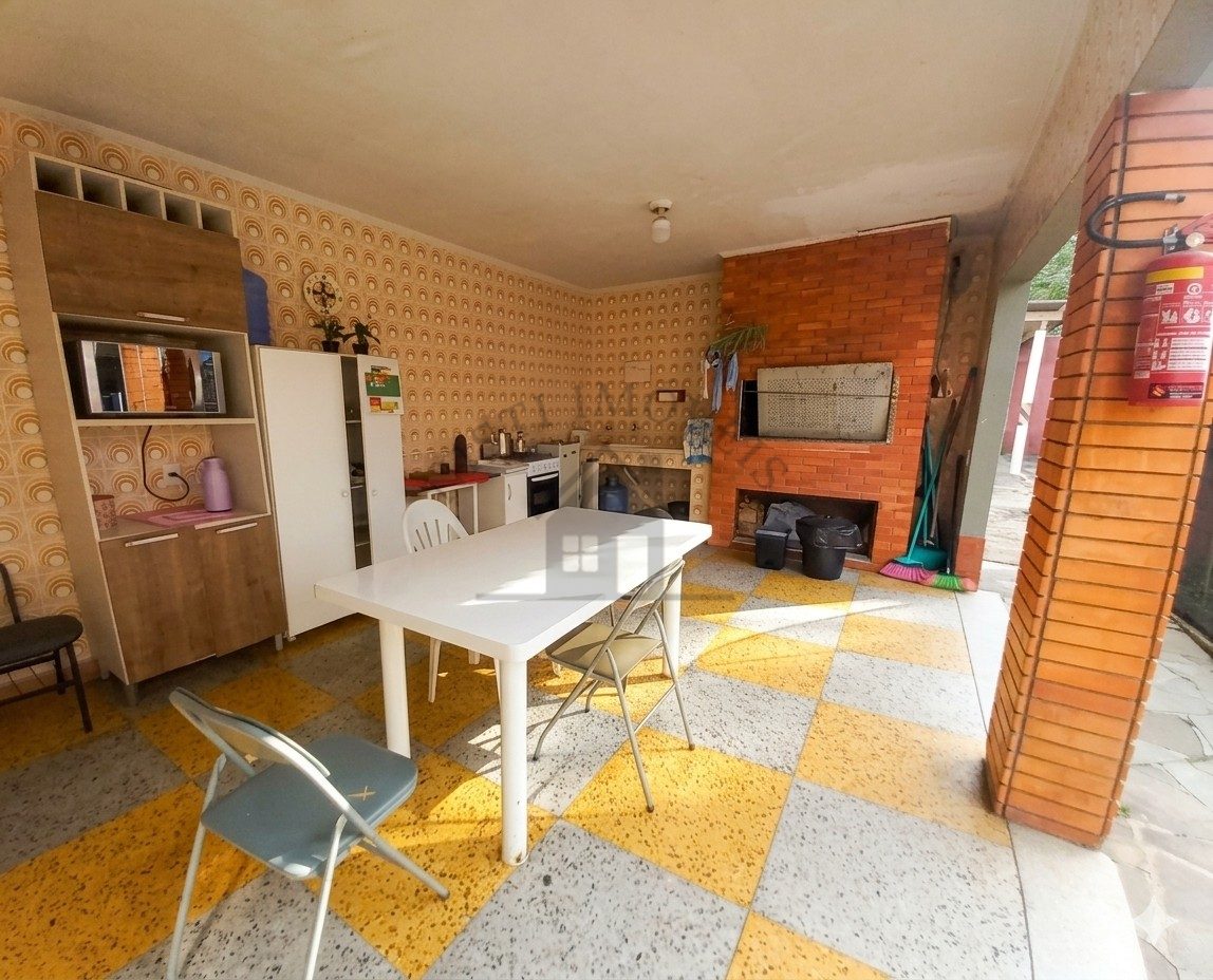 Casa 6 quartos para Venda no bairro Jardim São Pedro em Porto Alegre