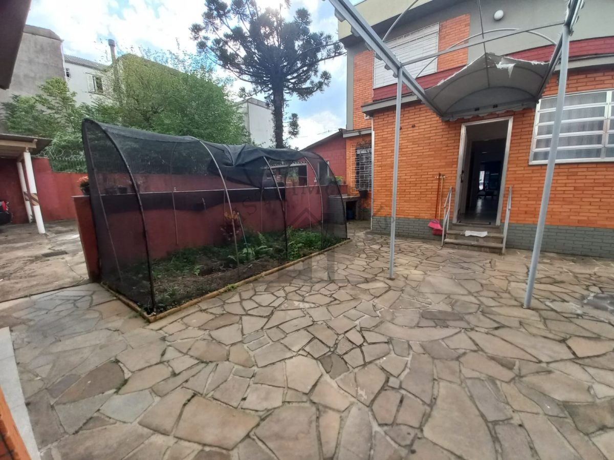 Casa 6 quartos para Venda no bairro Jardim São Pedro em Porto Alegre