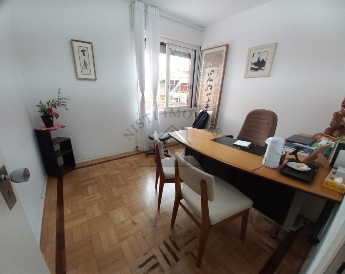 Casa 6 quartos para Venda no bairro Jardim São Pedro em Porto Alegre