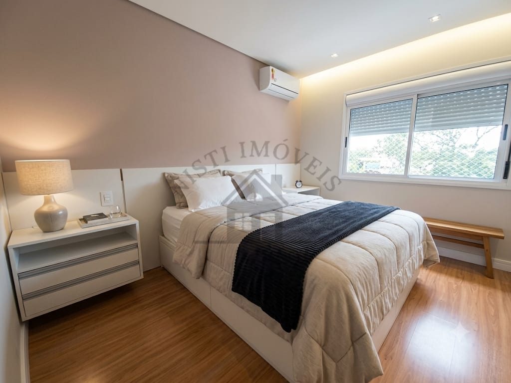 Casa 4 quartos para Venda no bairro Jardim Itu em Porto Alegre