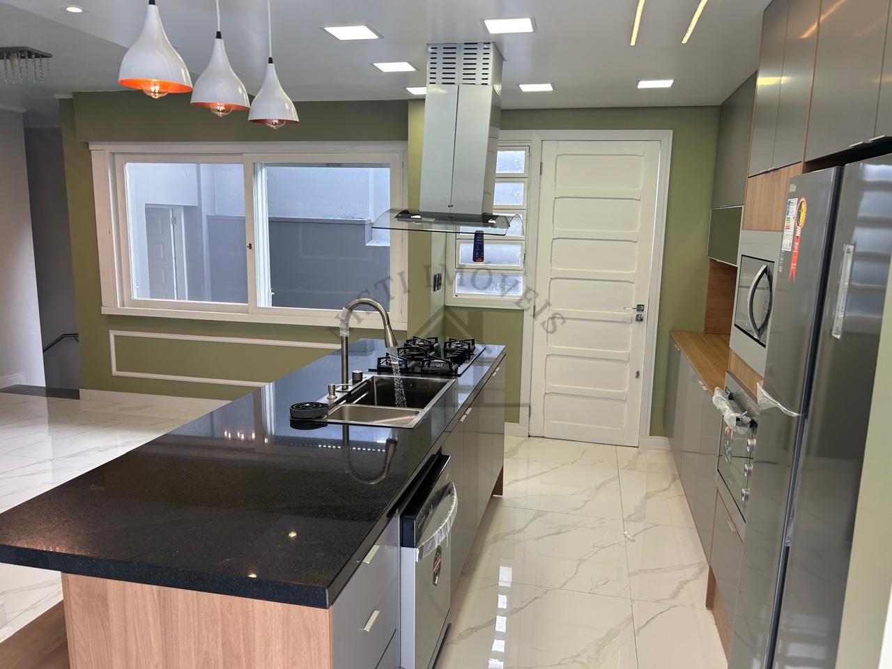 CASA 3 DORMITÓRIOS - GARAGEM 4 CARROS - JARDIM LINDÓIA - PORTO ALEGRE/RS